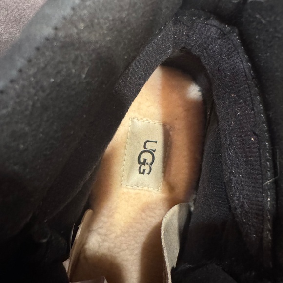 UGG : Suede + Sheepskin lining winter wedge boot. - Picture 5 of 7